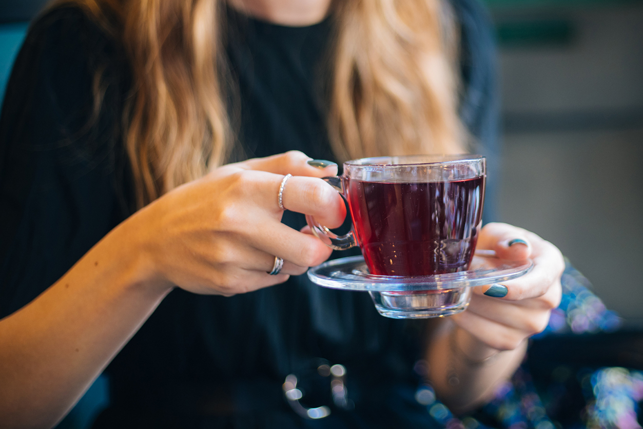 Bassett Creek Dental - Tooth-Friendly Hot Drinks - Woman having winter tea at coffee